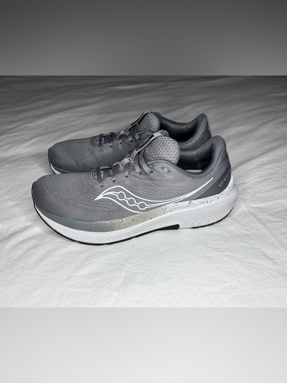 Saucony Echelon 10 Mens Size 10.5 Gray White Athletic Running Shoes Sneakers